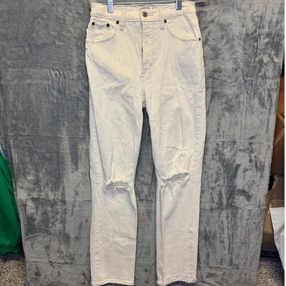 2298 | Abercrombie 90s Straight Ultra High Rise Distressed Jeans Cream Womens 24